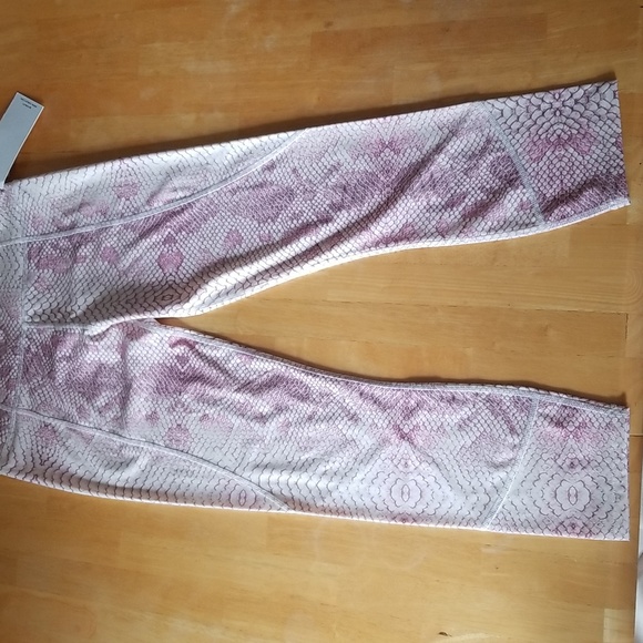 Varley Letelux Kensington Legging Tight in Coral Snake - Picture 5 of 14